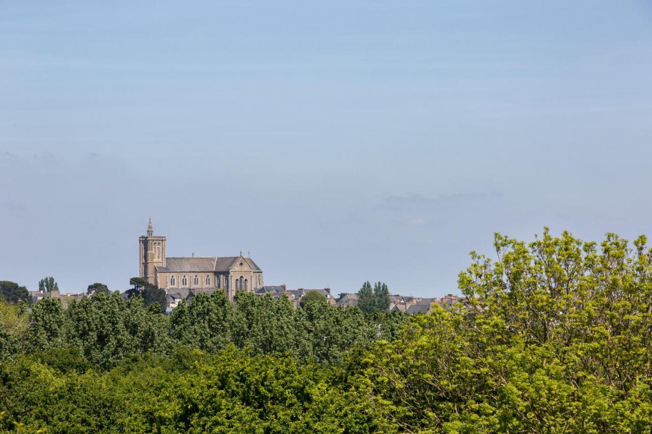 La Metairie-Du-Vauhariot - Vue Mer Et Mont Saint Michel - Piscine Chauffee - Acces Gr34 Cancale Zewnętrze zdjęcie